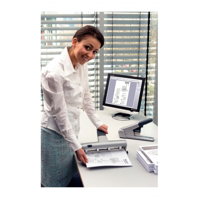 Leitz 5114 4-gaats perforator - 30 vellen Leitz 5114 4-gaats perforator - 30 vellen