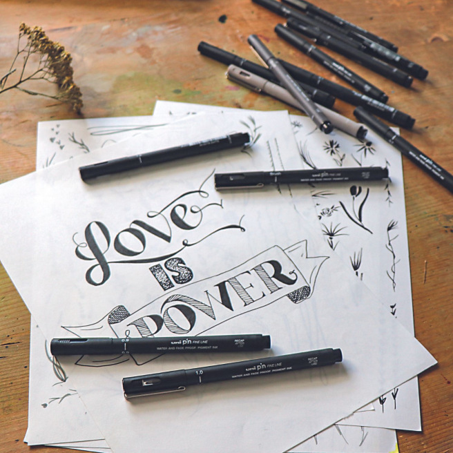 Cadeauset van gekalibreerde Uni-ball PIN stiften Cadeauset van gekalibreerde Uni-ball PIN stiften