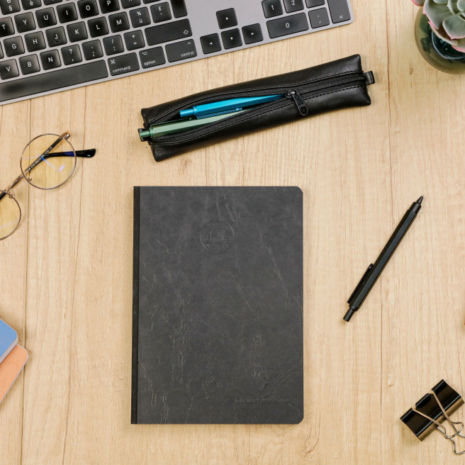 Platte lederen etui CLAIREFONTAINE AGE BAG met elastiek Platte lederen etui CLAIREFONTAINE AGE BAG met elastiek