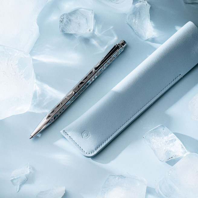 Stylo-bille Caran d'Ache ECRIDOR - édition spéciale ALPINE FROST avec étui en cuir