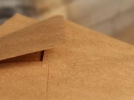 Bruine enveloppen